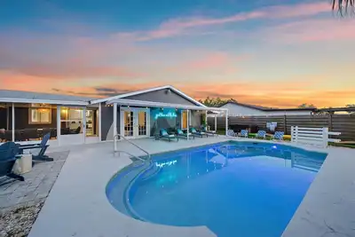 Image de Pool, Hot Tub, Game Room & More - Sleeps 10!