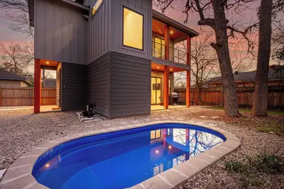 Image de Downtown Atx - Unit B | Retreat | Pool