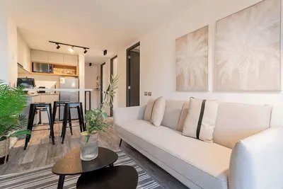 2b Modern and Central Live Santiago