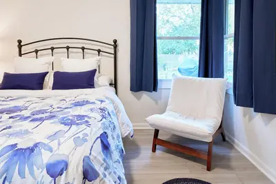 Image de Spacious and Sunny Retreat Near the Creek