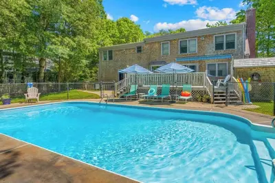 Image de Private Saltwater Pool, Game Room, near Beaches!