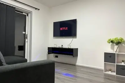 Image de 2-Bed House by Knighthead Park w- Free Parking & Free Matchday Drop-Off