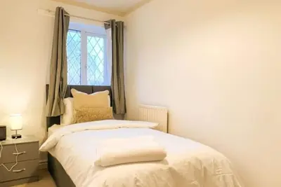 Image de Simple House w- Free Parking by Manchester Airport - Free One-Way Drop-Off