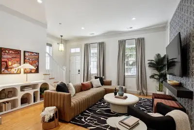 Image de Upscale Renovation - Free Parking