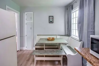 Image de Comfortable Home Close to Everything Near Downtown
