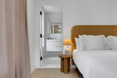 Image de Mercer- Old Mtl 2 Beds 2 Baths+ Free parking