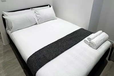 City Centre 2 Bedroom Flat- Sleeps 6