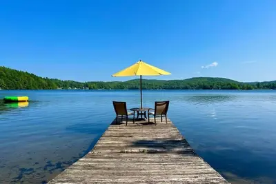 Image de Lake Hortonia 3 bedroom cottage and boat house 2 min walk to Lake.