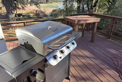 Image de Minutes from Rainbow Springs, 2/2, lake front home! Beautiful back porch!