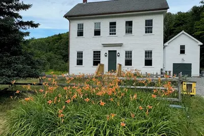 Image de Historic 1804 house in N Becket Village in the Berkshires