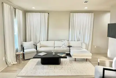 Image de Charming new 3-bedroom home near Hendrix Village, downtown Conway!