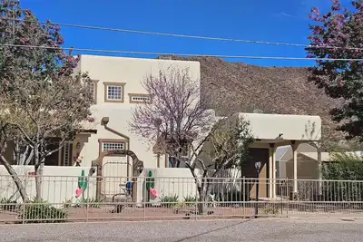 Image de Beautiful Riverside Home