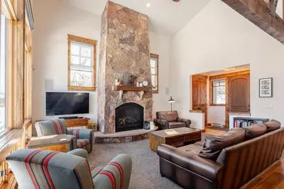 4-bedroom house in marvelous Dillon with hot tub and sauna. Pet Friendly.