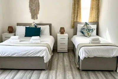 Image de Small family, and adult child-friendly apartment.