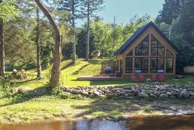 Image de Le Petit Renard | Chalet bordé par la rivière