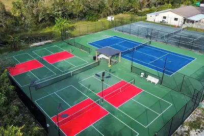 Image de Charming 3-bedroom cottage in awesome Bradenton's Private Sport Complex