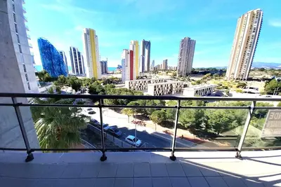 Image de Vacances au soleil et à la mer à Benidorm. Évadez-vous au paradis!