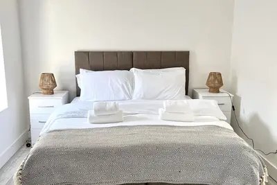 Image de Reach for the sky with this apartment (2nd floor)