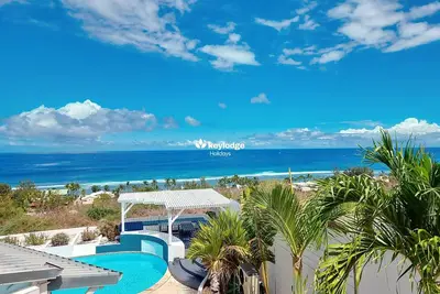 Image de Villa Bleue - 227m² avec piscine et vue mer - Saint-Gilles-Les-Bains