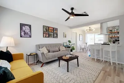 Image de Mueller-Cutest Little House in Texas! | Avail Acl