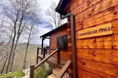 Image de Mountain Top Lodge-Luxury Log Cabin Rental-Panoramic Mountain Views, High Speed Internet, Large Deck, Hot Tub, Fireplace in Nantahala Nc!