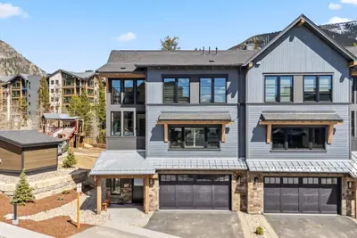 Image de Luxurious 2025 build 4-bdrm townhome in Keystone - Closest to lifts w/ hot tub