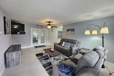 Image de Scenic serenity on the water