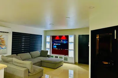 Luxury 2br/2ba Villa, Fully Ac, In Upscale Area Oranjestad, 3-Min Walk To Beach.