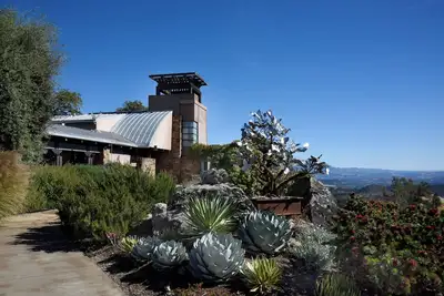 Image de Luxury 3-bedroom Estate surrounded by a 20-acre vineyard and 30-mile views.