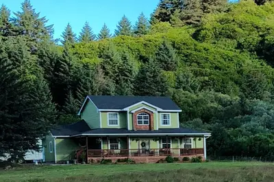 Image de Kodiak Retreat — Steps from Ocean, Near Olds River Trails & Great Fishing