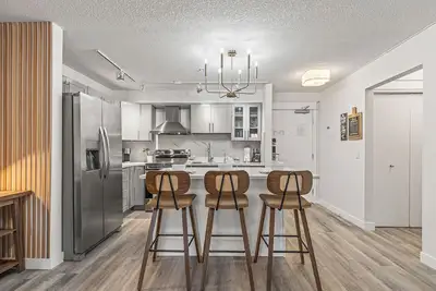 Image de 2KingBd, 2UdgPrking, Ac, 3tv, Gym, 2br, 2bt, Sleep6, Firepl