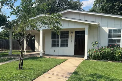Image de Charming kid & pet-friendly 3 bed, 2 bath East Austin house with laundry, yard
