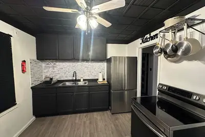 Image de Unwind In This Spa Retreat, 2-bedroom with WiFi & Ac in lovely Detroit!