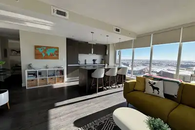 Image de 5 Min Walk to Saddledome - Amazing Views, Luxury 2 Bedroom