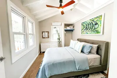 Image de Charming 1bd/1ba Cottage with View of Man O' War Harbor, A/C and WiFi
