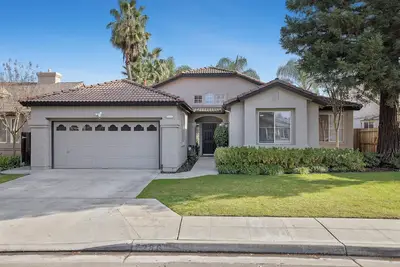 Image de Sophisticated River Bluff Retreat - Pro Clean