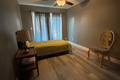 Image de Charming 3-bedroom townhome with WiFi, Ac in welcoming Edgewater