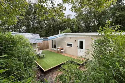 Image de Cozy wooden cottage the Veluwe with private hot tub