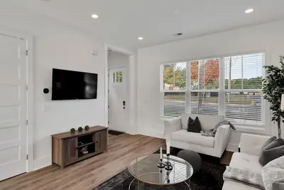 Image de Stylish Two Story Close to South End and Uptown