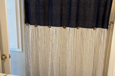 Image de Charming 2-bedroom, 1. 5-bath lake house on peaceful Lake Bowen in Inman, Sc.