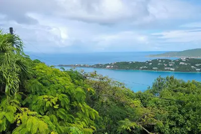 Image de Charming 2-Bedroom House with Breathtaking Views in St. Thomas, Virgin Islands.