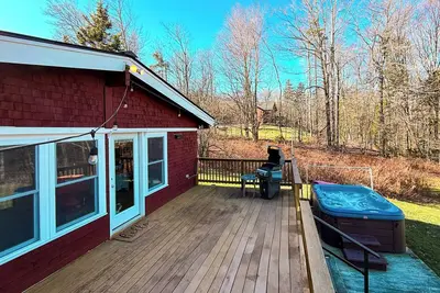 Image de Rustic Vt Retreat – Hot Tub, Fire Pit, 12 Minutes to Mt. Snow