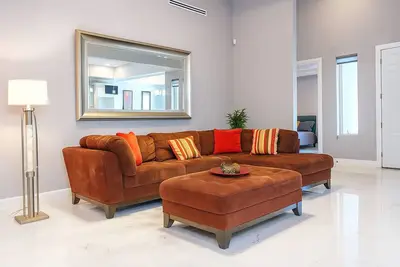 Image de La Serenidad: w'2 King Beds. Ev Port. 300mbs wifi. Yard Space & Pet Friendly