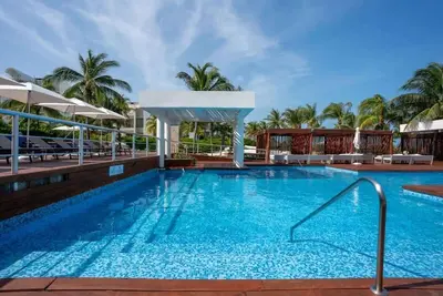 Beachfront Condo | 3br | Pool & Premium Amenities