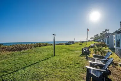 Image de Ocean Breezes Await at The Paradise On the Sound