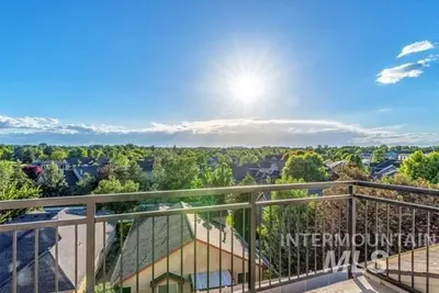 Image de Spacious & Modern ~ Free E-Bikes ~ Pet-Friendly ~ Prime East End Location