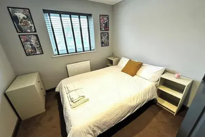 Image de Leamington Spa-3 Bed-Sleeps 6-Garden-Pets-Parking