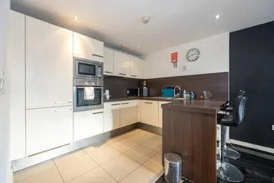 Image de Stylish Manchester Stay with Balcony & City Views