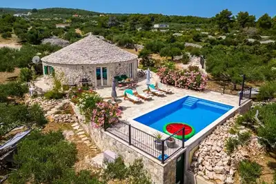 Image de Maison pour la famille près de la mer et avec la piscine Mirca, Brac (K-23797)