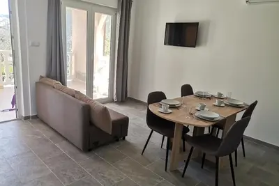 Image de Appartement de deux chambres avec le balcon Lopar, Rab (A-23825-a)